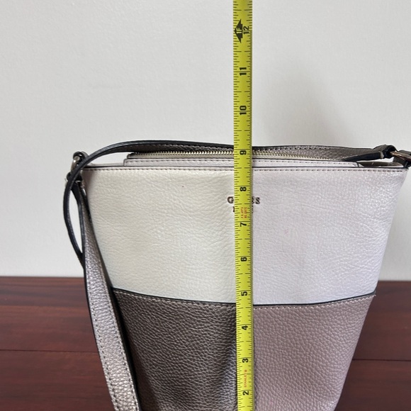 Guess Cross Body Bag - Picture 7 of 10